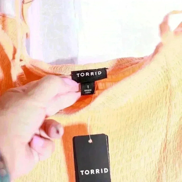 NWT Torrid Size 1X Orange Ombre Smocked Challis Cold Shoulder Bell Sleeve Blouse - Picture 4 of 12